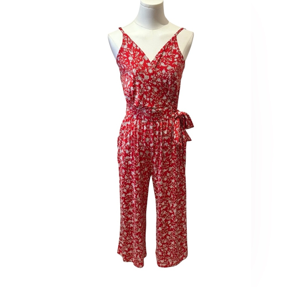 Gilli Rochelle Knit Sleeveless Jumpsuit in Red Floral Size Medium